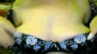 French mature tities and muffin in cam