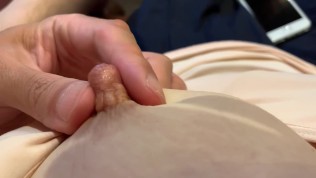 【1/2】パンパンに勃起した乳首舐めクローズアップ★初ディルドから人妻熟女のデカ尻にバック挿入で激しくイクくくく◆