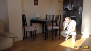 hunt4k. un mature couple désire de l’argent alors pourquoi