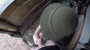 Une charmante suce et se fait baiser par un chasseur excité – Couple amateur Lily & Jack