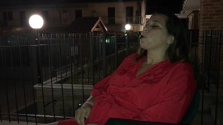Dangling full cigar inhalation